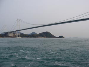 来島海峡大橋を望む