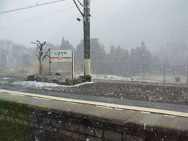 贄川駅での風雪