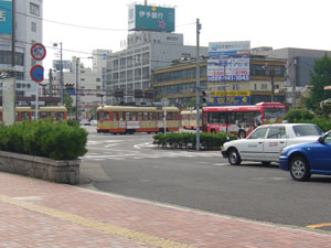 松山駅付近