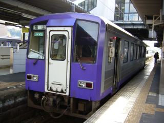 亀山行き列車